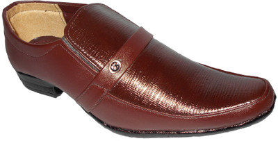 10% OFF on Aaron Pencil Slip On Shoes