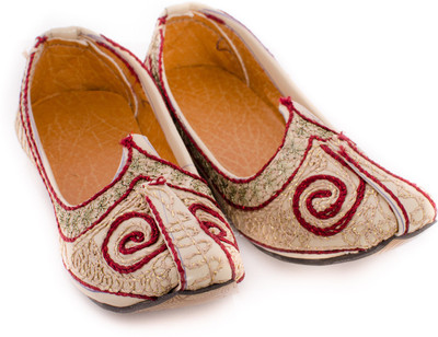 50% OFF on Ridhi Sidhi RSJ118 Mojaris