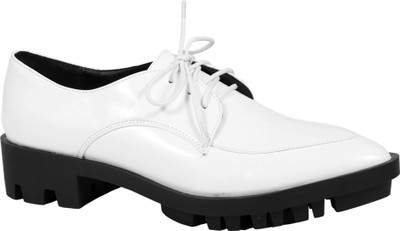 40% OFF on Truffle Collection Fhara4 White Casual Shoes
