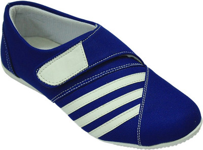 55% OFF on Select Sporty Walking Shoes 55% OFF on Select Sporty Walking Shoes