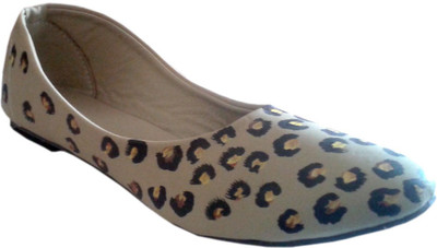 Foot Gossip Lets Roar Bellies