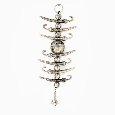 61% OFF on UFC Mart Lemon Chilly Wall Door Hanging in White Metal Showpiece - 1 cm 61% OFF on UFC Mart Lemon Chilly Wall Door Hanging in White Metal Showpiece - 1 cm