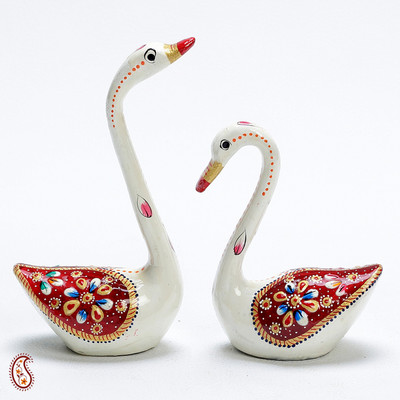 21% OFF on Aapno Rajasthan Pure White Enamelled Metal Swans Set Showpiece - 0.5 cm 21% OFF on Aapno Rajasthan Pure White Enamelled Metal Swans Set Showpiece - 0.5 cm