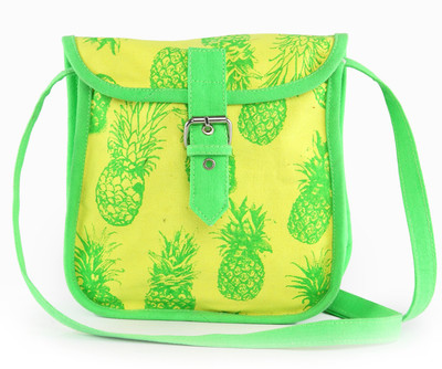 33% OFF on Vogue Tree Women Casual Green Canvas Sling Bag 33% OFF on Vogue Tree Women Casual Green Canvas Sling Bag