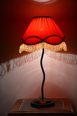 8% OFF on Yashasvi Decor Table Lamp