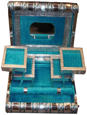 6% OFF on KE KEWM-956 This Jewellery box is a functional way to store jewellery and these boxes are lined with soft velvet to protect jewellery and keep it from being scratched. Vanity Jewellery Box Silver, Blue